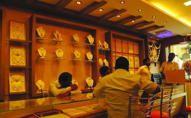 ಲಾಕ್ಡೌನ್ ಎಫೆಕ್ಟ್ ಮಂಕಾದ ಗಣಿನಾಡಿನ ಆಭರಣ ವ್ಯಾಪಾರ 